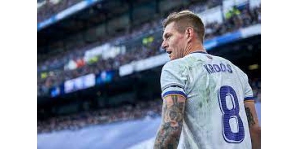 Toni Kroos maakt misschien over een jaar hangende laarzen